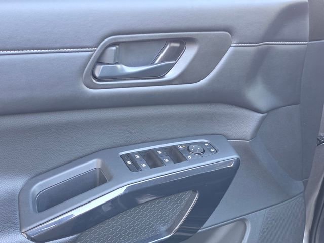 Used 2024 Nissan Pathfinder S image 11