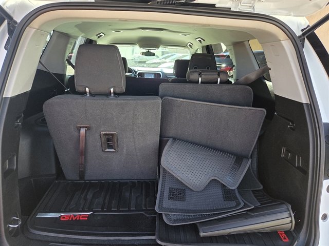 Used 2018 GMC Acadia SLE image 12