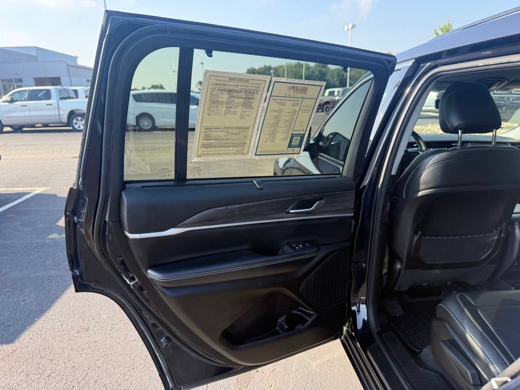 Used 2023 Jeep Grand Cherokee L Limited w/ Luxury Tech Group II AWD/4WD image 32