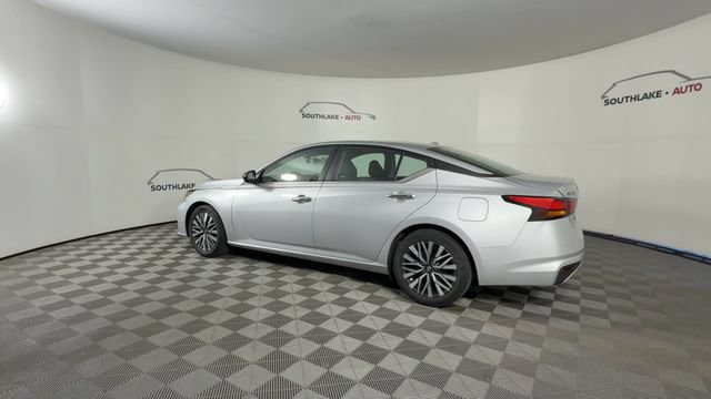 Used 2024 Nissan Altima 2.5 SV FWD image 7