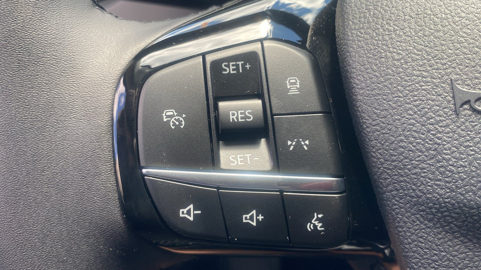 Used 2024 Ford Escape SE w/ PHEV Premium Package FWD image 11