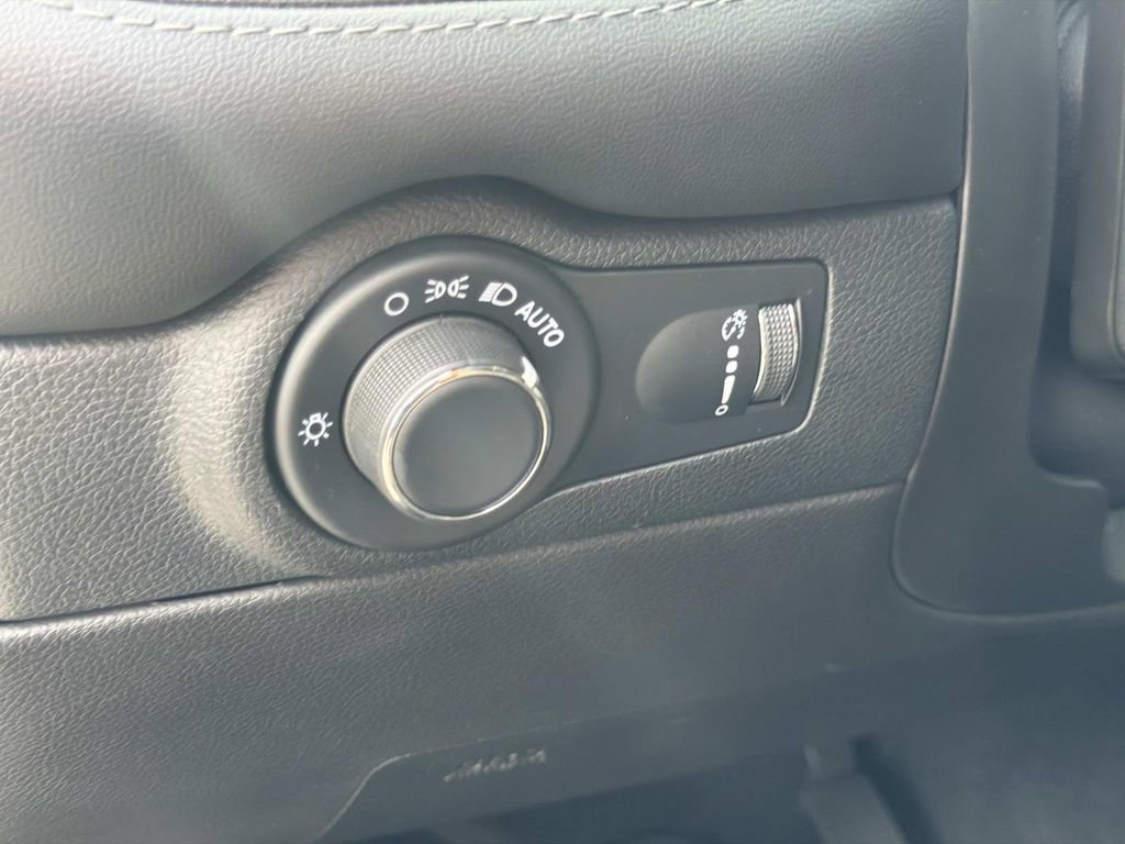 Used 2023 Dodge Durango SXT Launch Edition RWD image 26