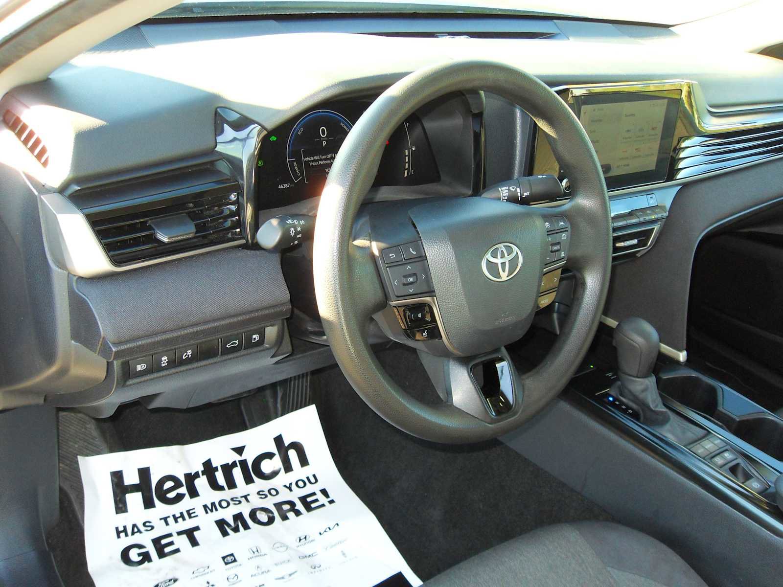 Used 2025 Toyota Camry LE image 28