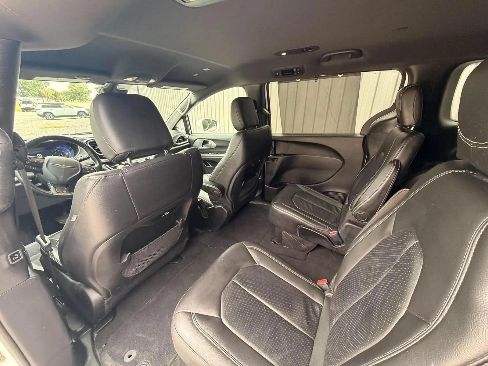 Used 2021 Chrysler Pacifica Touring-L w/ Premium & Safety Sphere Group FWD image 16