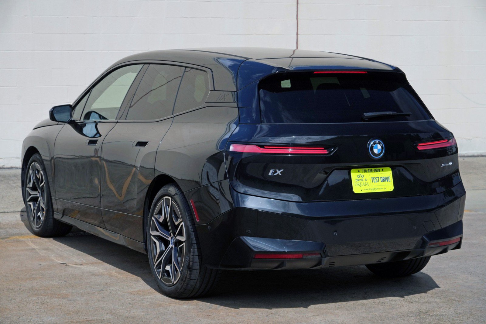 Used 2022 BMW iX xDrive50 w/ Sport Package AWD/4WD image 53