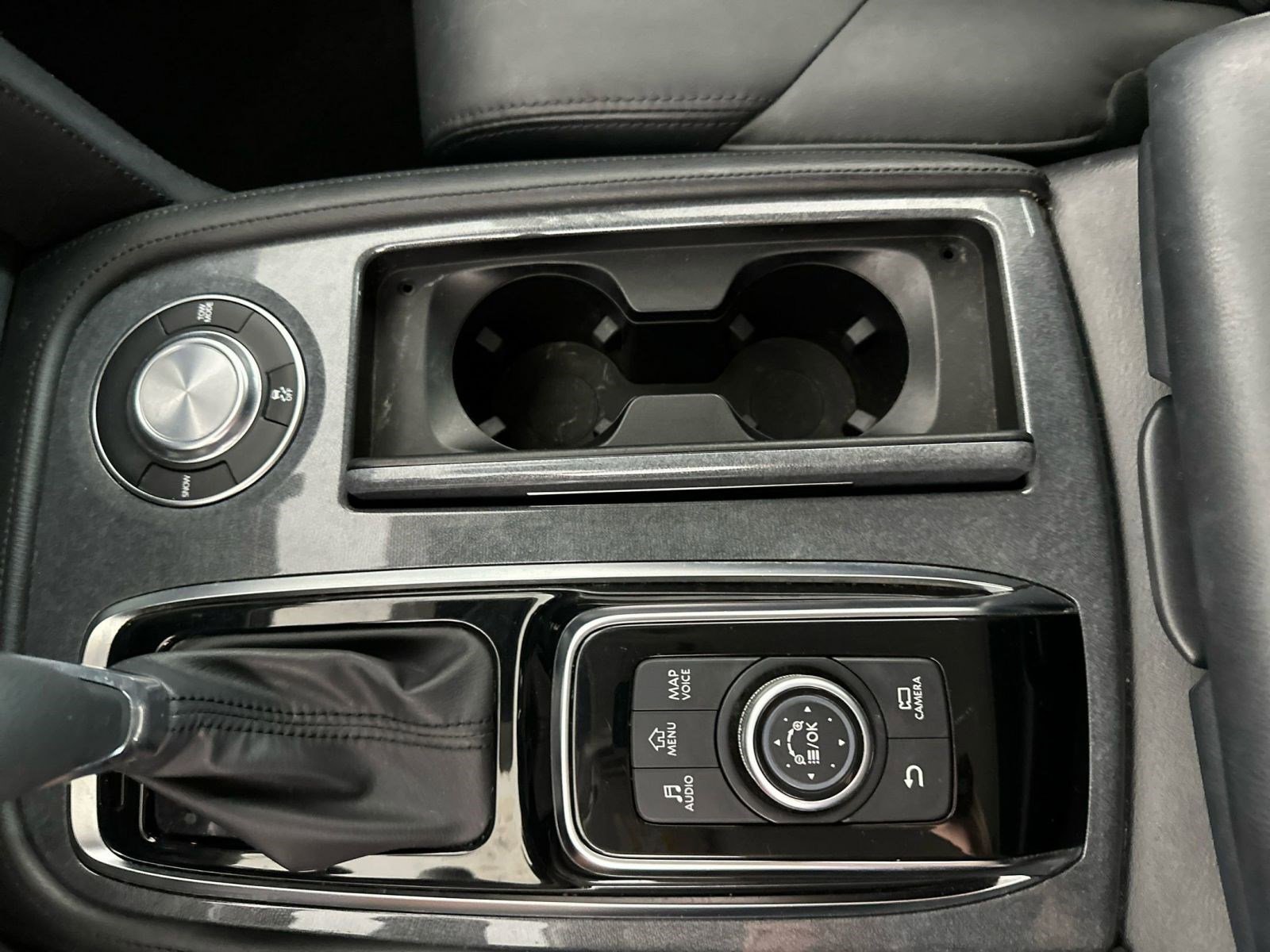 Used 2021 Nissan Armada SV image 32