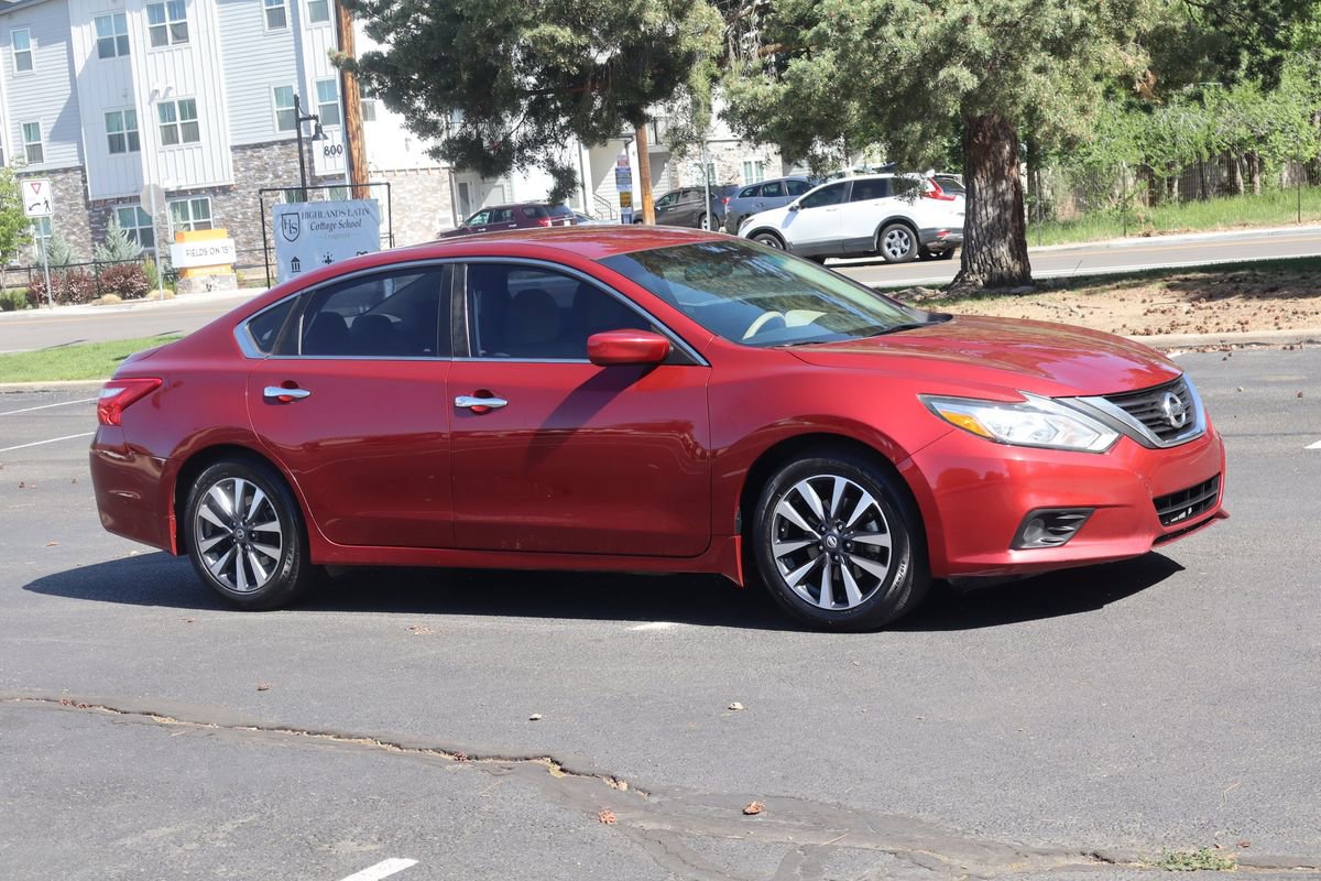 Used 2017 Nissan Altima 2.5 SV FWD image 2