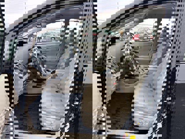 Used 2014 Toyota Prius Five image 16