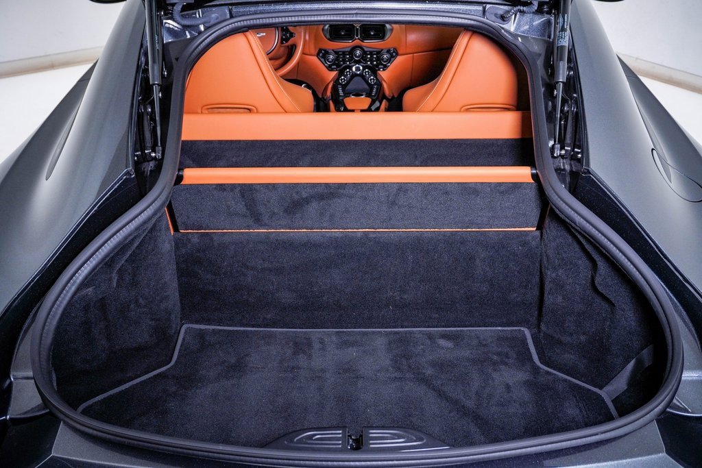 Used 2023 Aston Martin V8 Vantage Coupe image 30