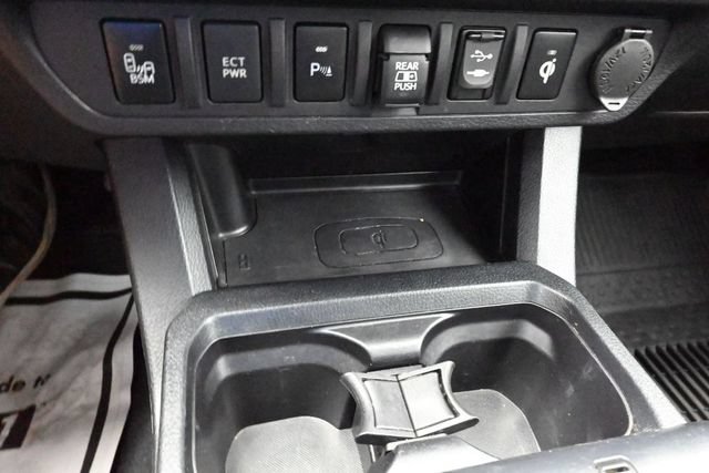 Used 2019 Toyota Tacoma TRD Sport w/ Technology Package AWD/4WD image 40