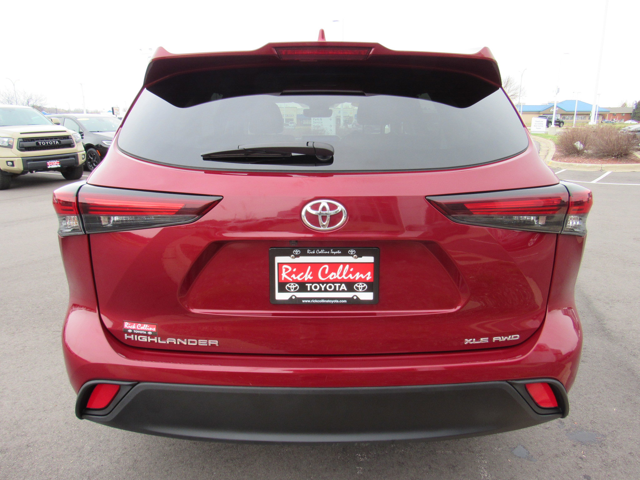 Used 2025 Toyota Highlander XLE image 7