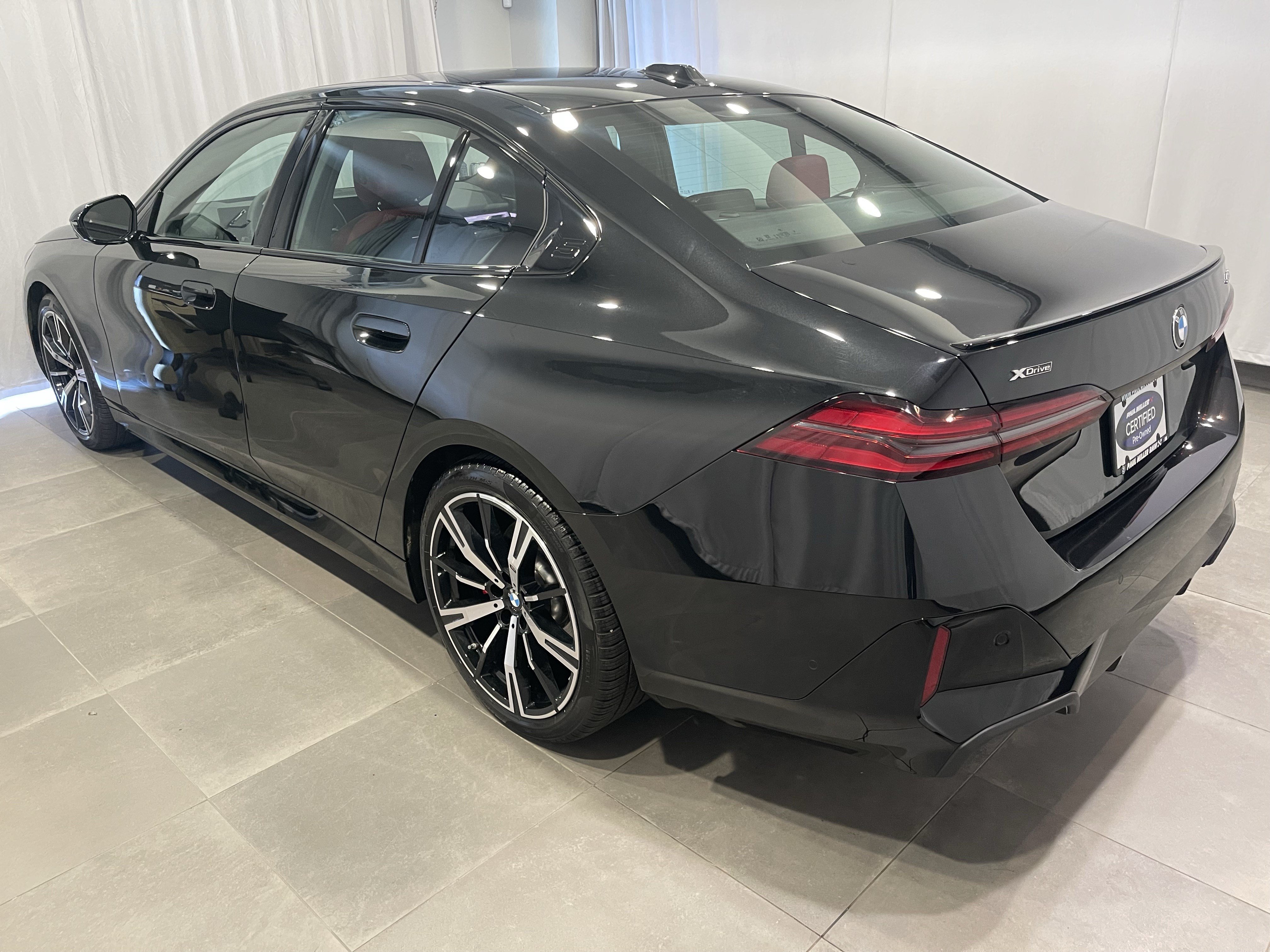 Used 2026 BMW 530i xDrive w/ M Sport Package AWD/4WD image 4