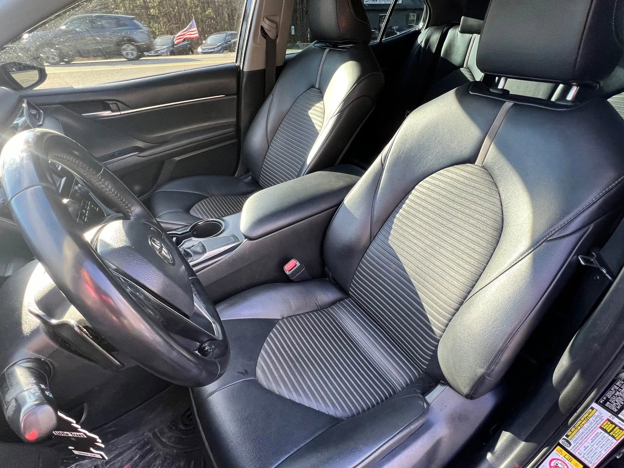 Used 2018 Toyota Camry SE image 4