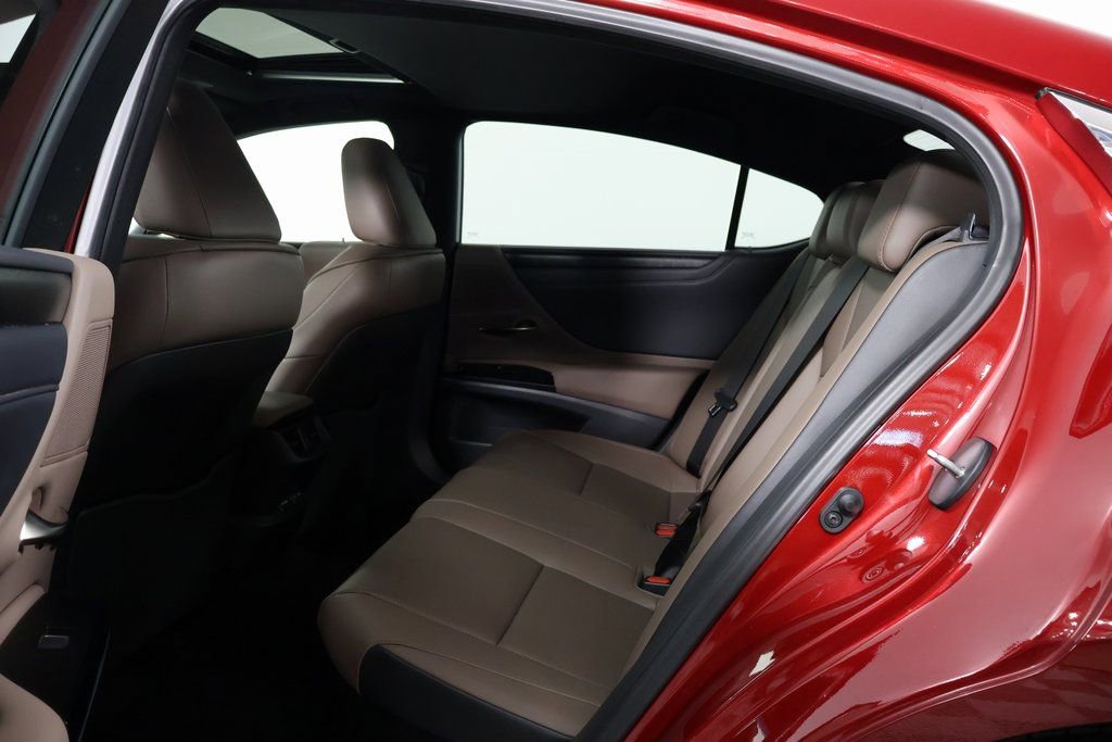 Certified 2025 Lexus ES 300h w/ Premium Package image 11