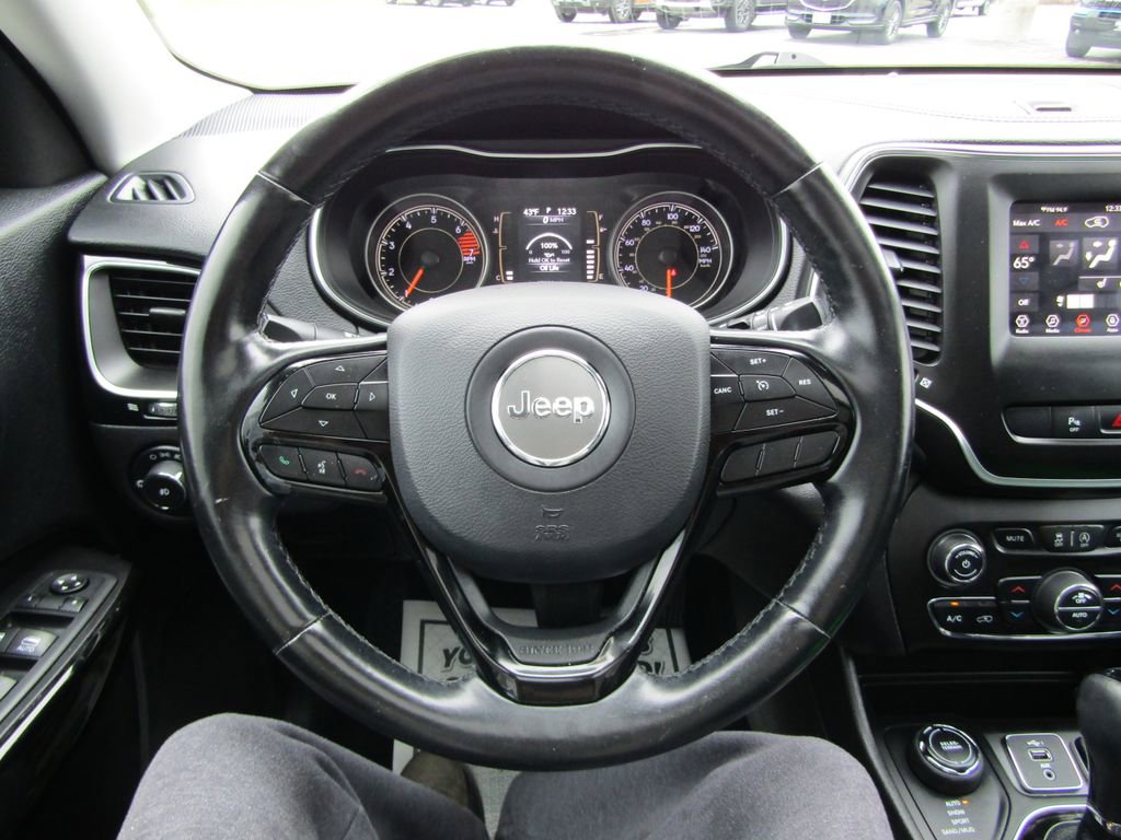 Used 2020 Jeep Cherokee Latitude Plus AWD/4WD image 17