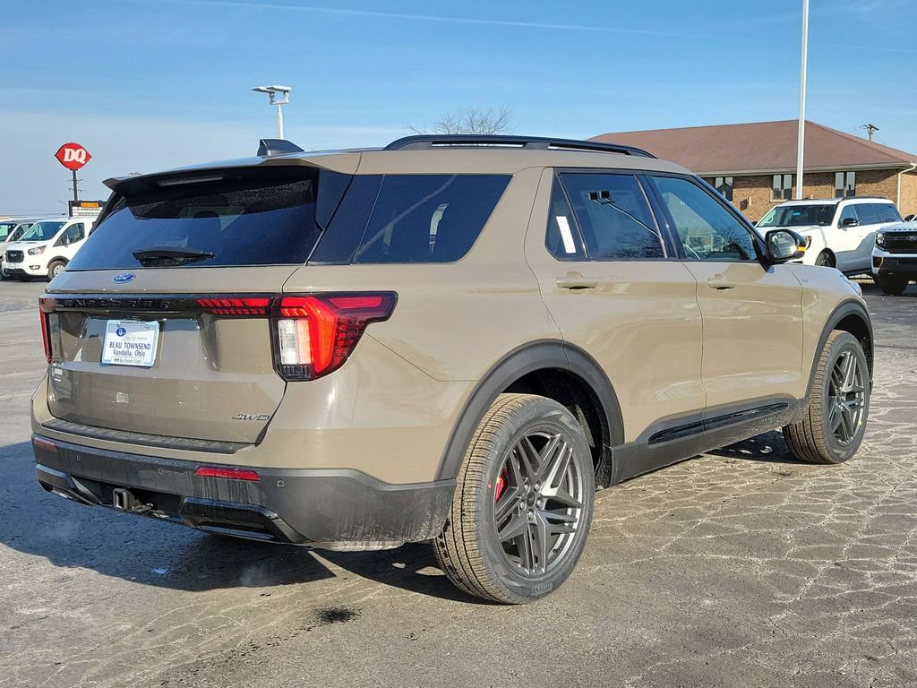 New 2026 Ford Explorer ST-Line w/ ST-Line Street Pack image 4