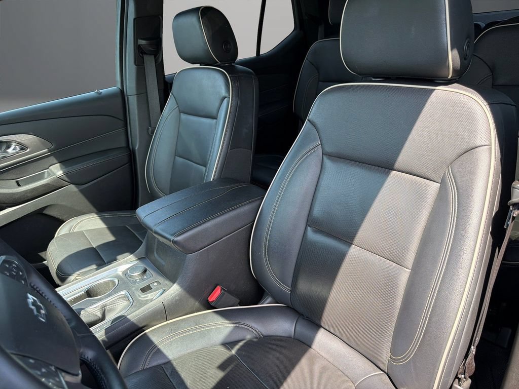 Used 2022 Chevrolet Traverse Premier w/ Redline Edition FWD image 14