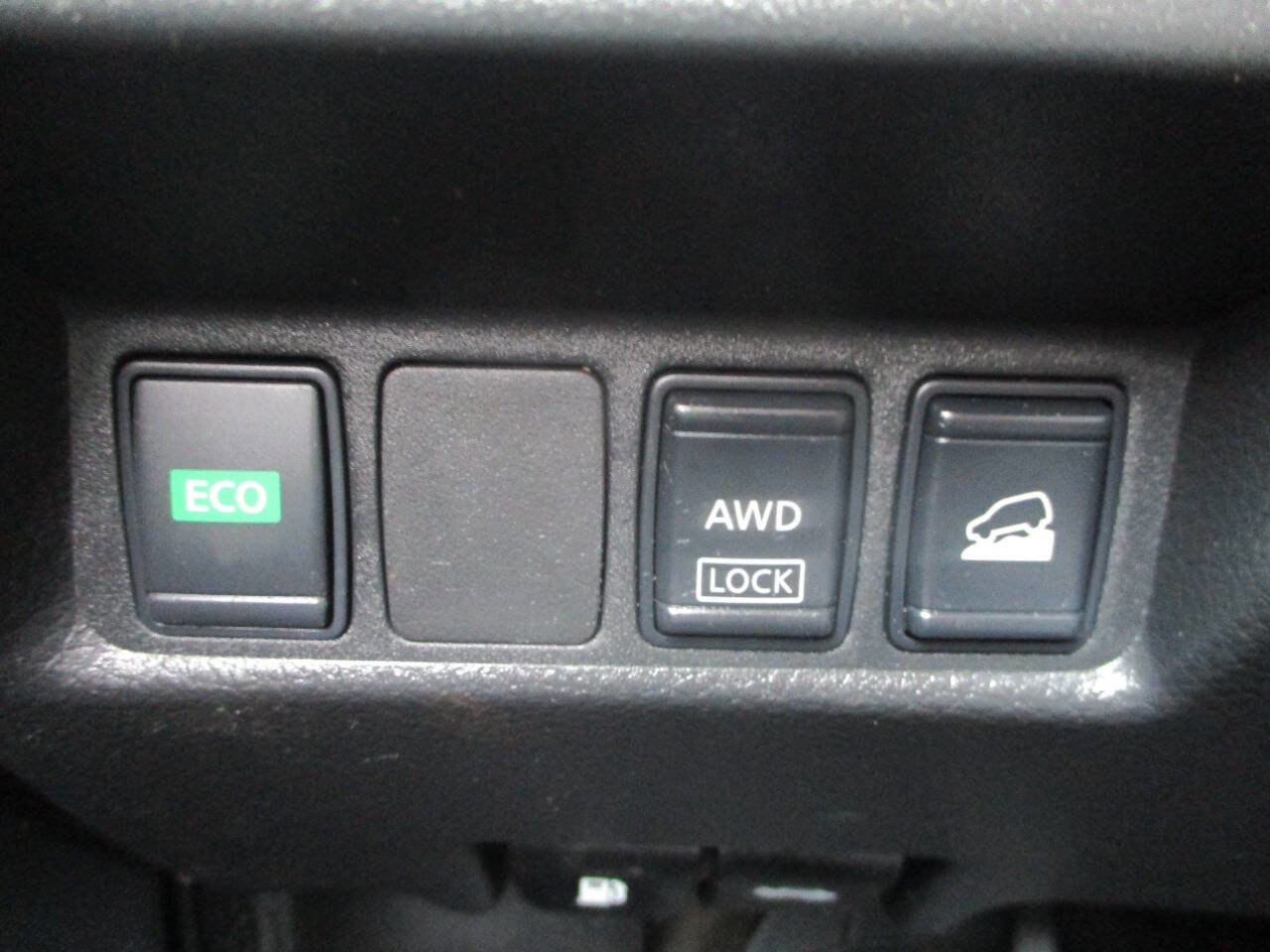 Used 2015 Nissan Rogue S image 11