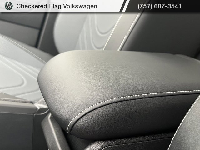 New 2025 Volkswagen Tiguan SE image 45