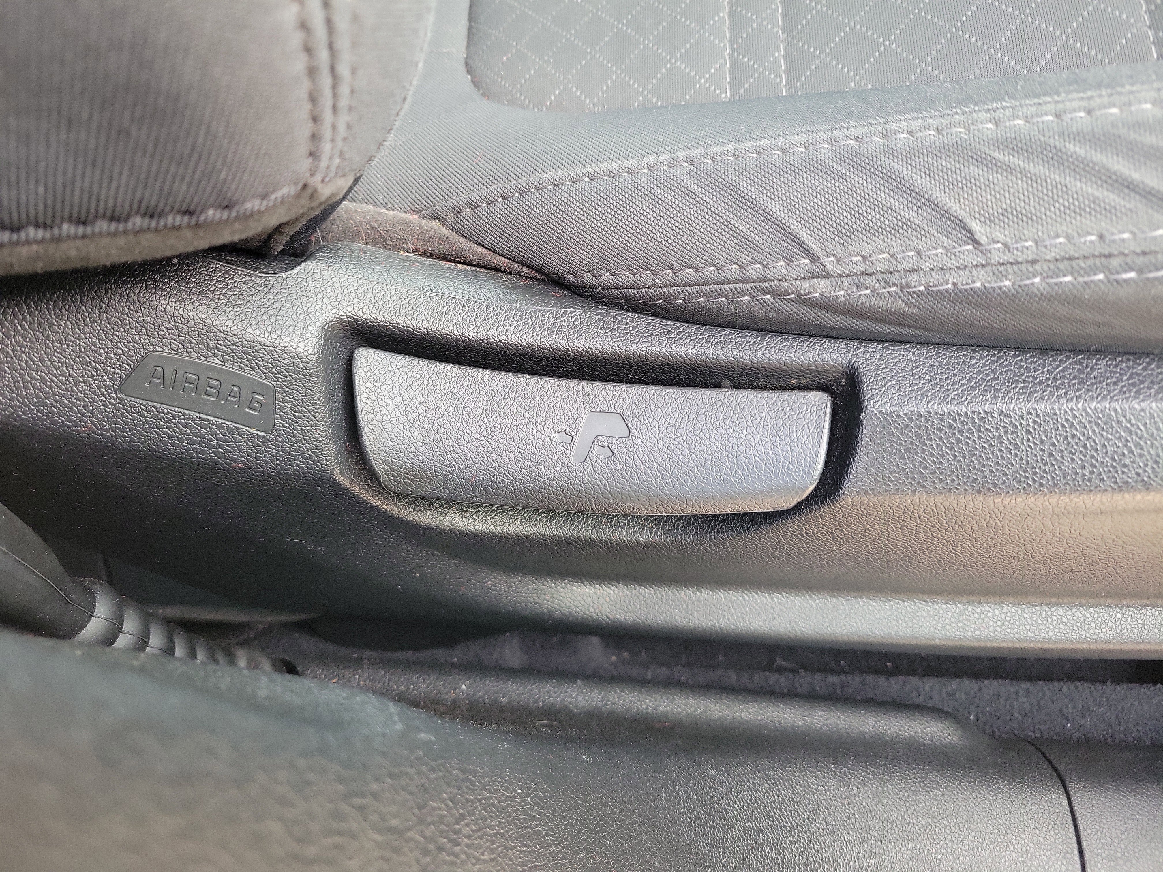 Used 2020 Kia Sorento LX image 9