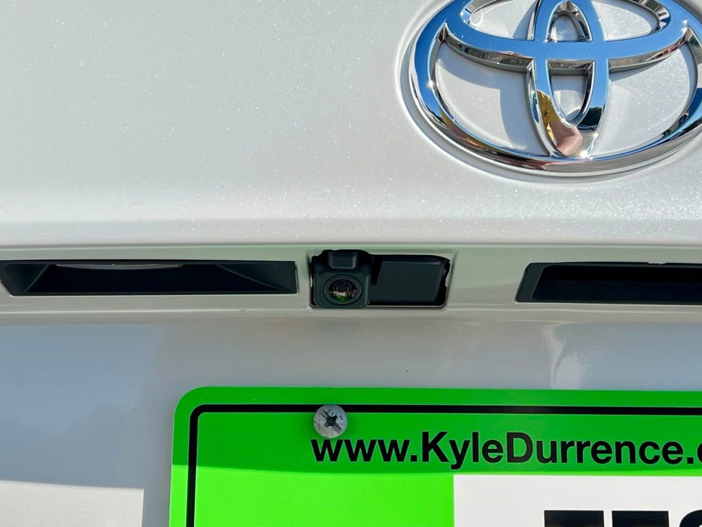 Used 2024 Toyota Highlander XLE image 6