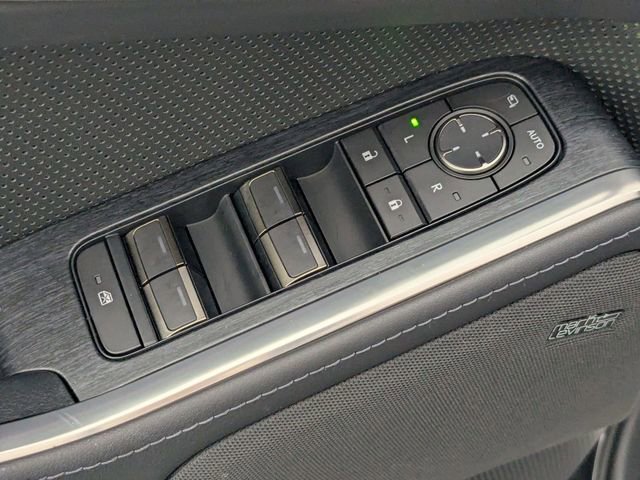 Used 2024 Lexus GX 550 image 11