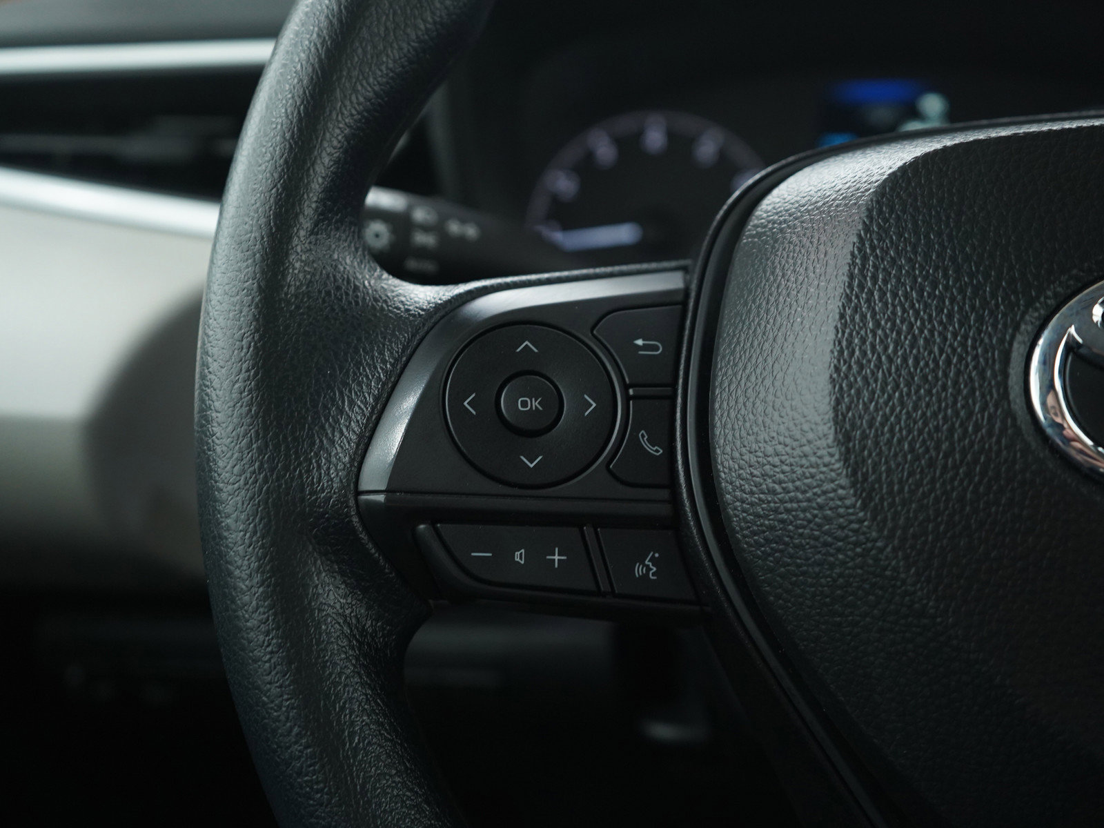 Used 2025 Toyota Corolla LE w/ LE Premium Package image 25