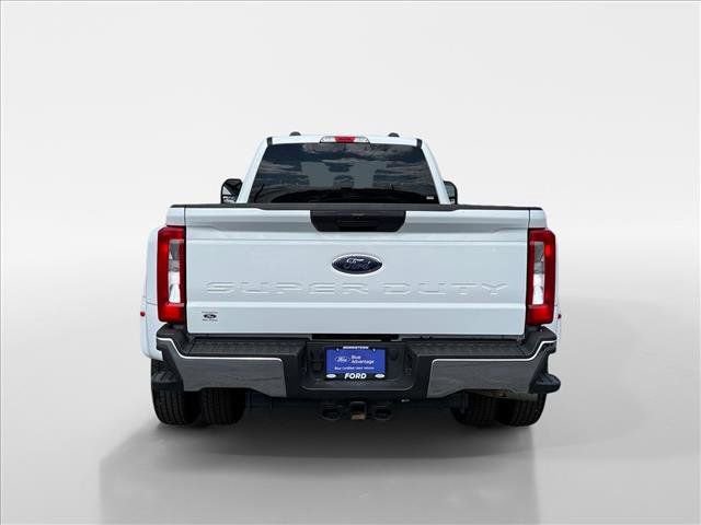 Certified 2025 Ford F350 XLT image 5