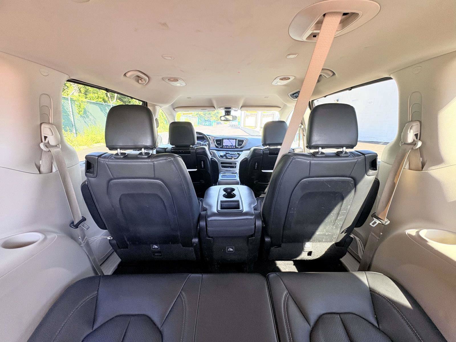 Used 2017 Chrysler Pacifica Touring-L Plus FWD image 27