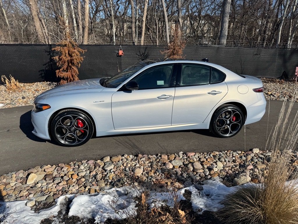 New 2025 Alfa Romeo Giulia AWD w/ Veloce Package AWD image 2