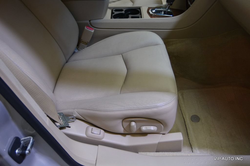 Used 2008 Cadillac SRX w/ Utility Package RWD image 18