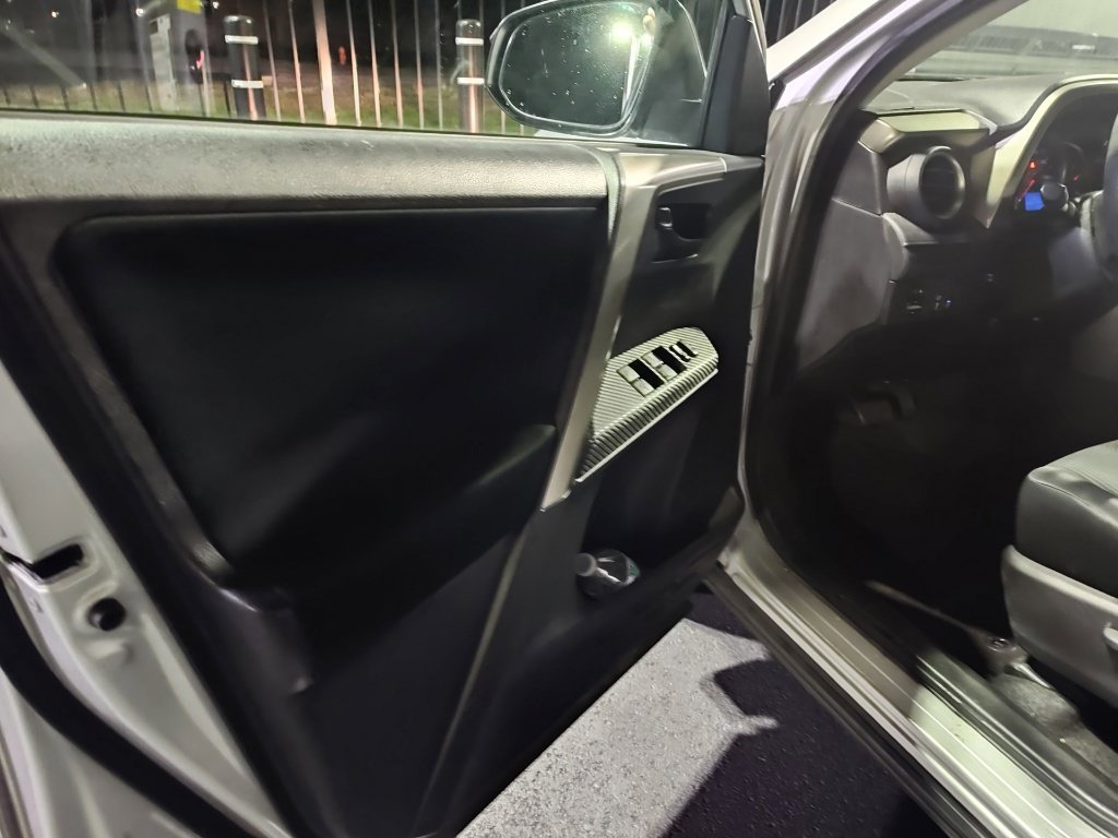 Used 2015 Toyota RAV4 LE AWD/4WD image 7