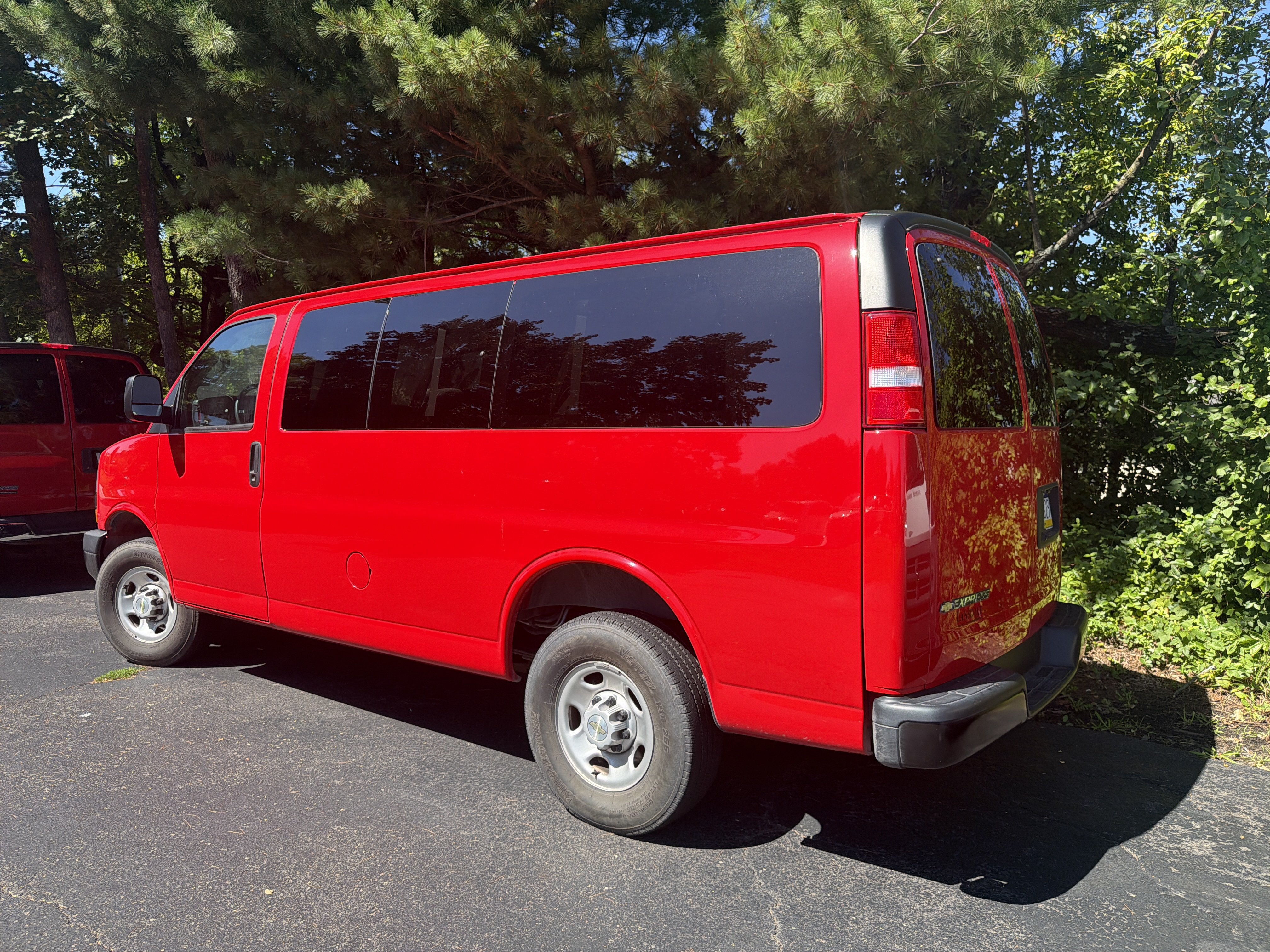 Used 2022 Chevrolet Express 3500 LS RWD image 6