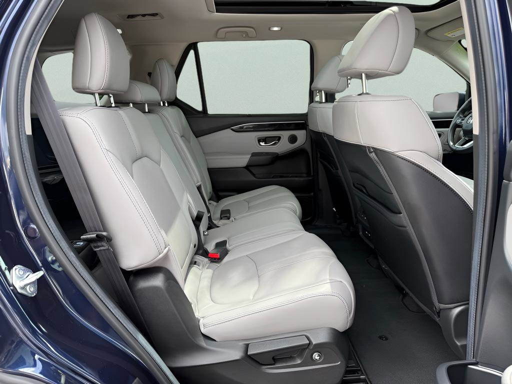 Used 2024 Honda Pilot Touring image 13