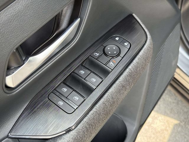 Used 2025 Nissan Kicks SV w/ Illumination Package AWD/4WD image 18