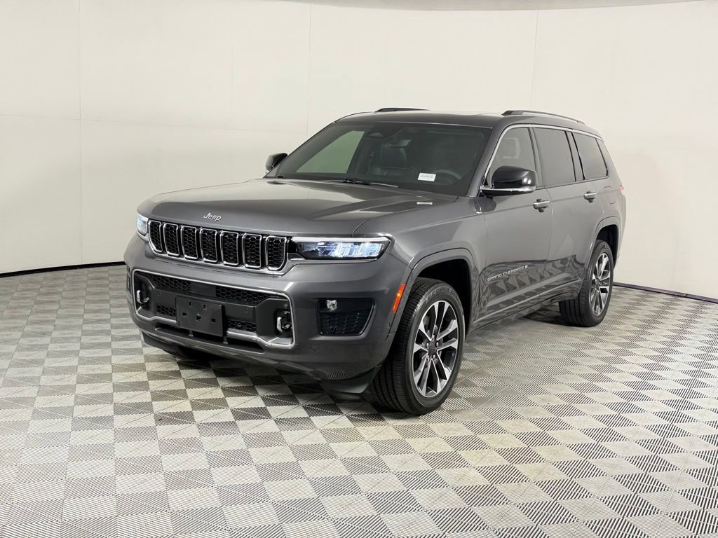 Used 2023 Jeep Grand Cherokee L Overland RWD image 3