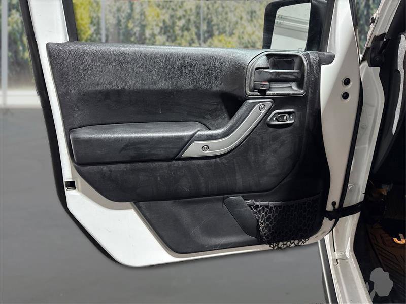 Used 2015 Jeep Wrangler Rubicon w/ Power Convenience Group image 16