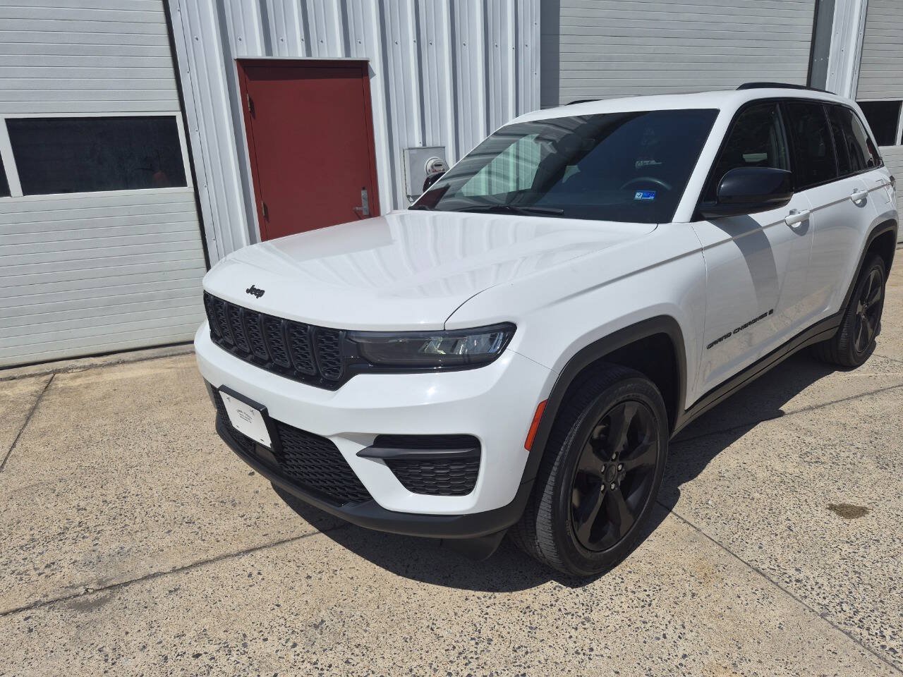 Used 2023 Jeep Grand Cherokee Altitude