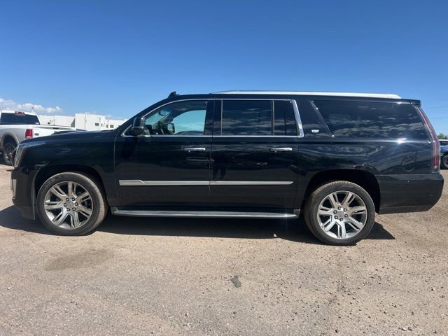 Used 2018 Cadillac Escalade ESV Luxury AWD/4WD image 2