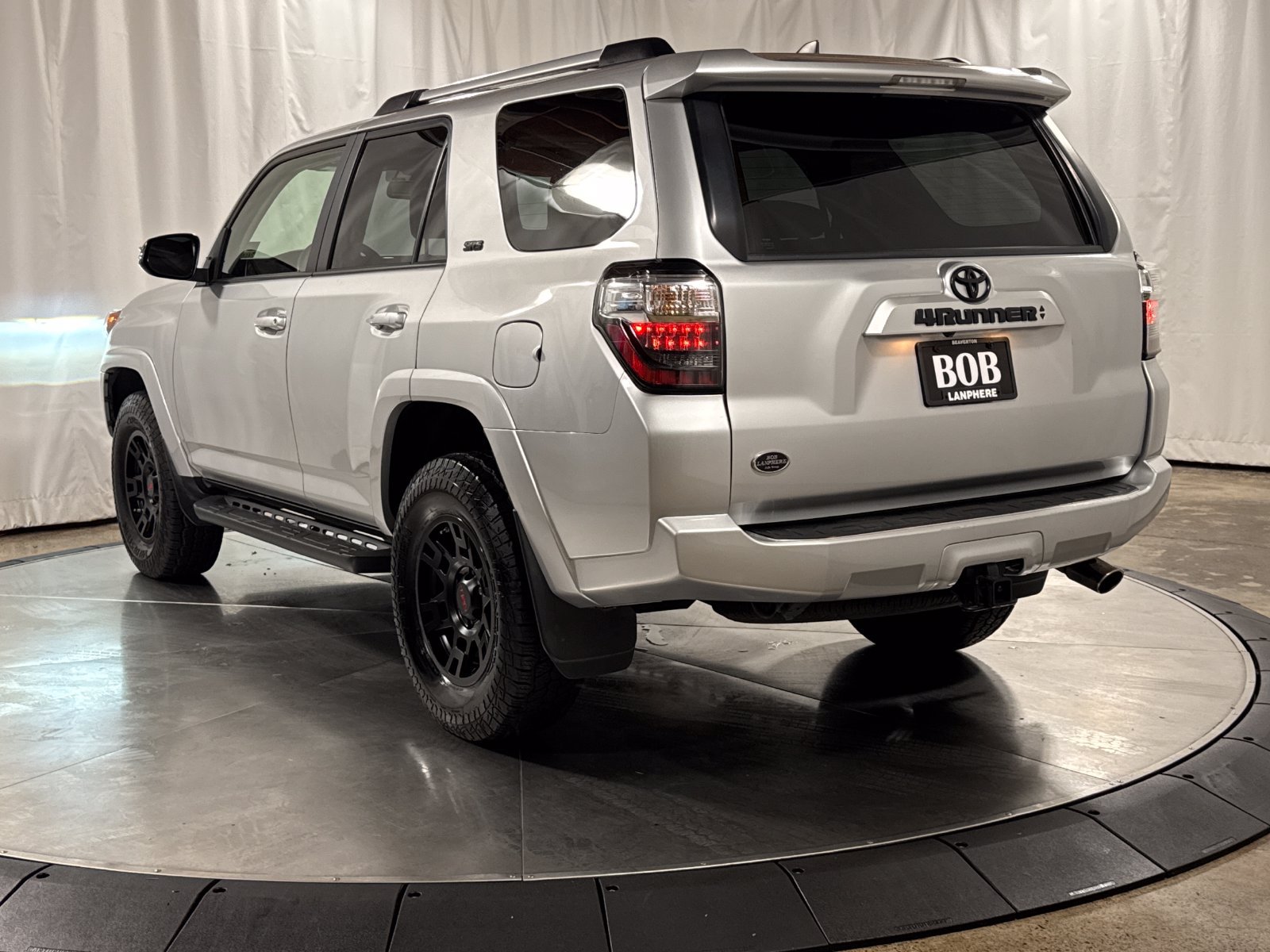 Used 2021 Toyota 4Runner SR5 Premium w/ Moonroof Package AWD/4WD image 9