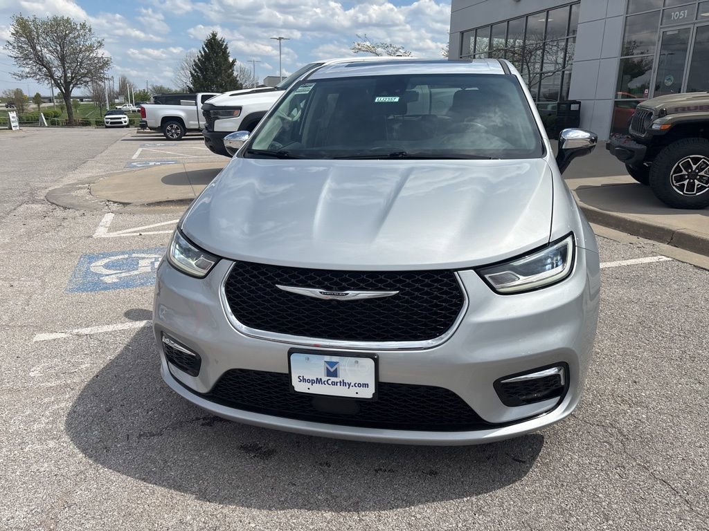 Used 2023 Chrysler Pacifica Limited image 11
