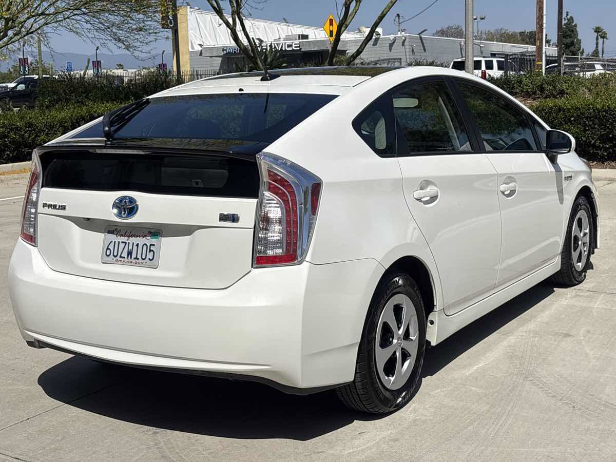 Used 2012 Toyota Prius Four w/ Deluxe Solar Roof Pkg FWD image 3