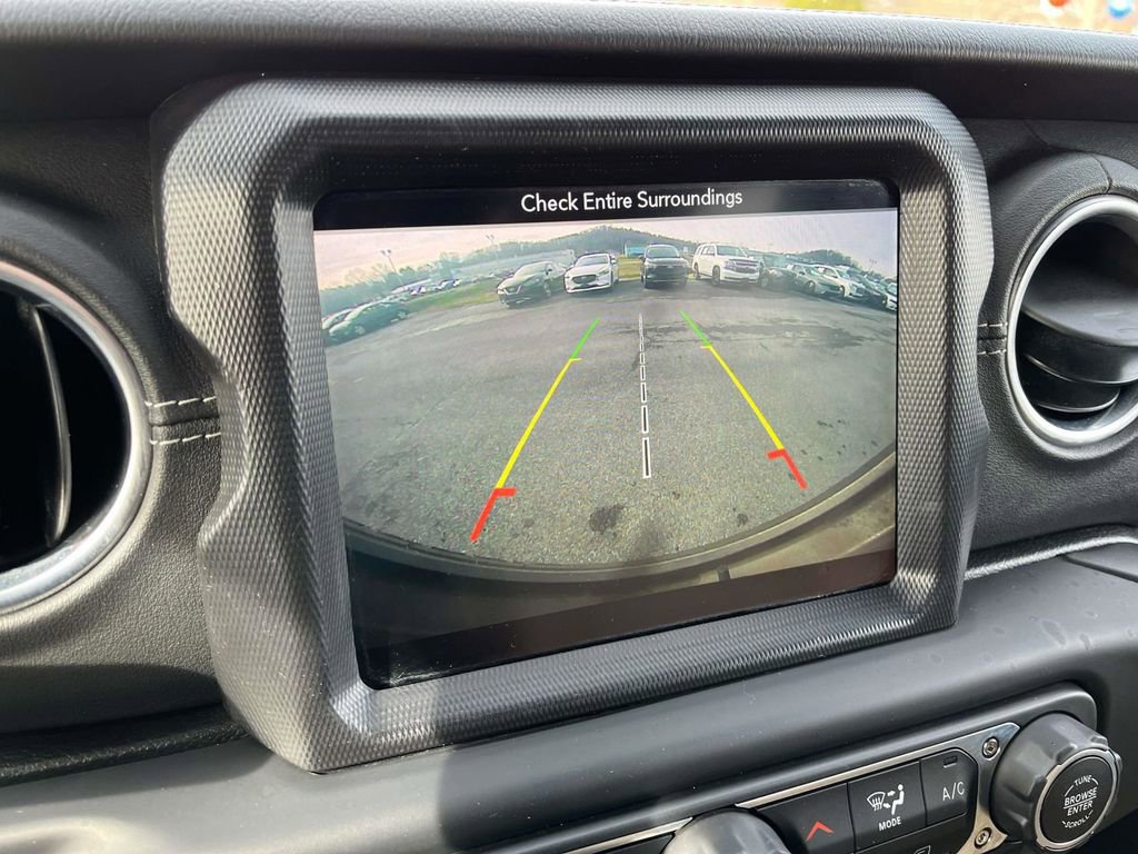 Used 2018 Jeep Wrangler Unlimited Sahara image 32