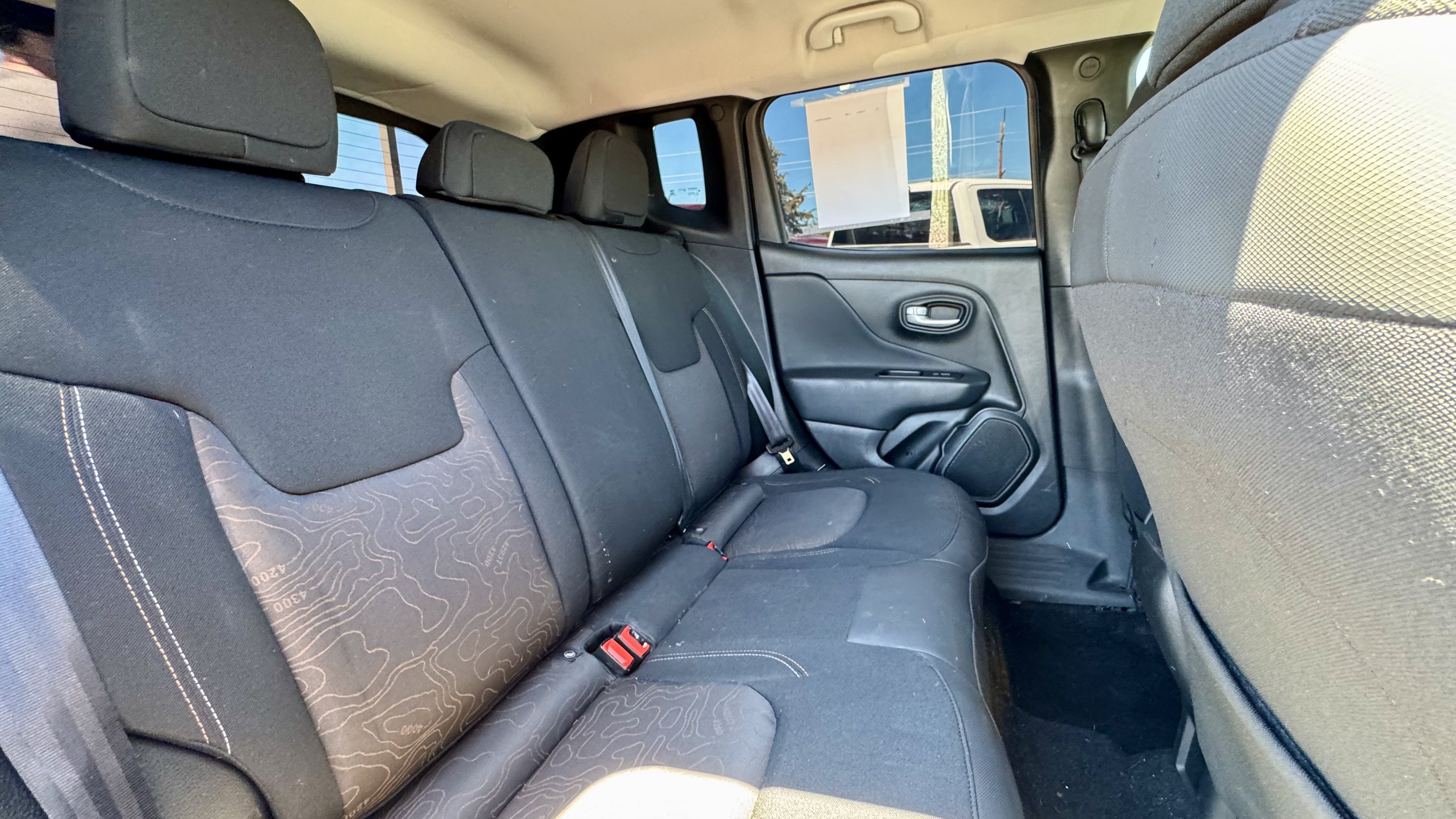 Used 2023 Jeep Renegade Latitude AWD/4WD image 27