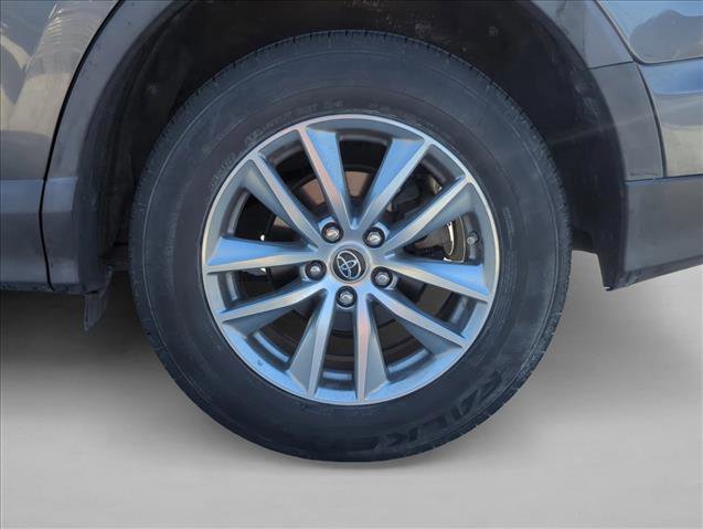Used 2018 Toyota RAV4 LE image 6