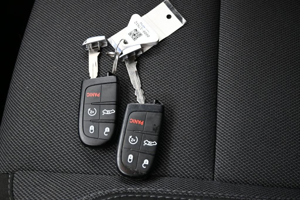 Used 2019 Dodge Charger SXT AWD/4WD image 29