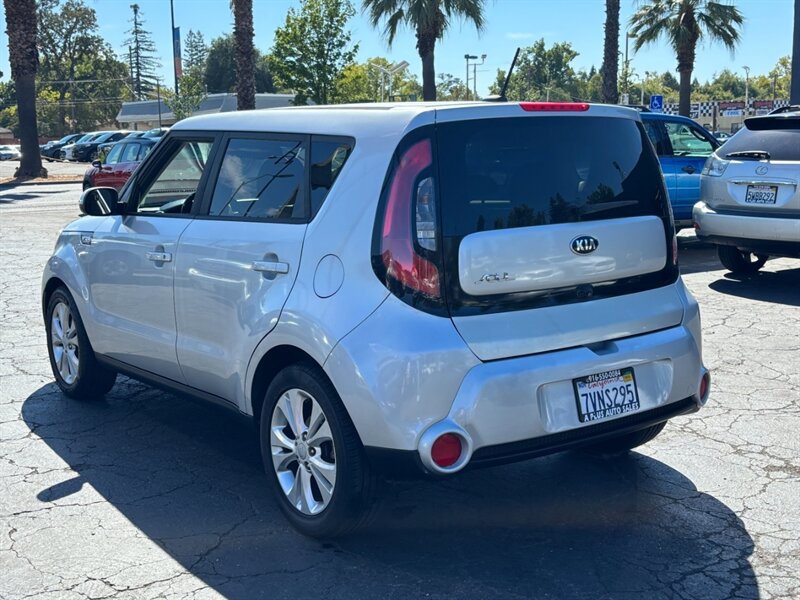 Used 2016 Kia Soul ! FWD image 5
