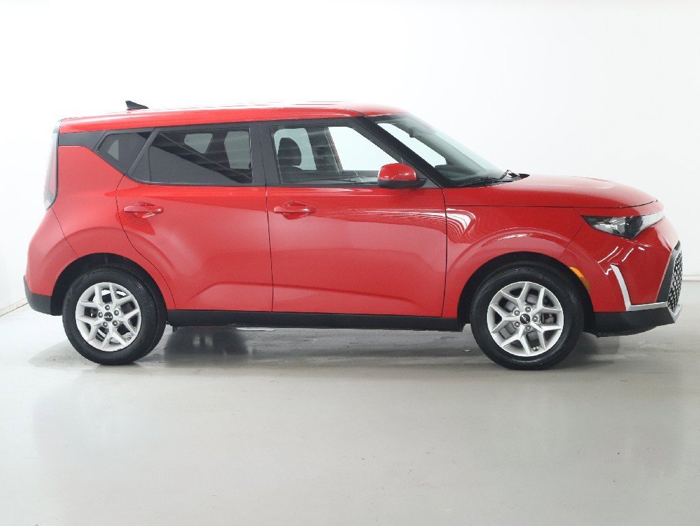 Used 2023 Kia Soul LX w/ LX Technology Package image 11