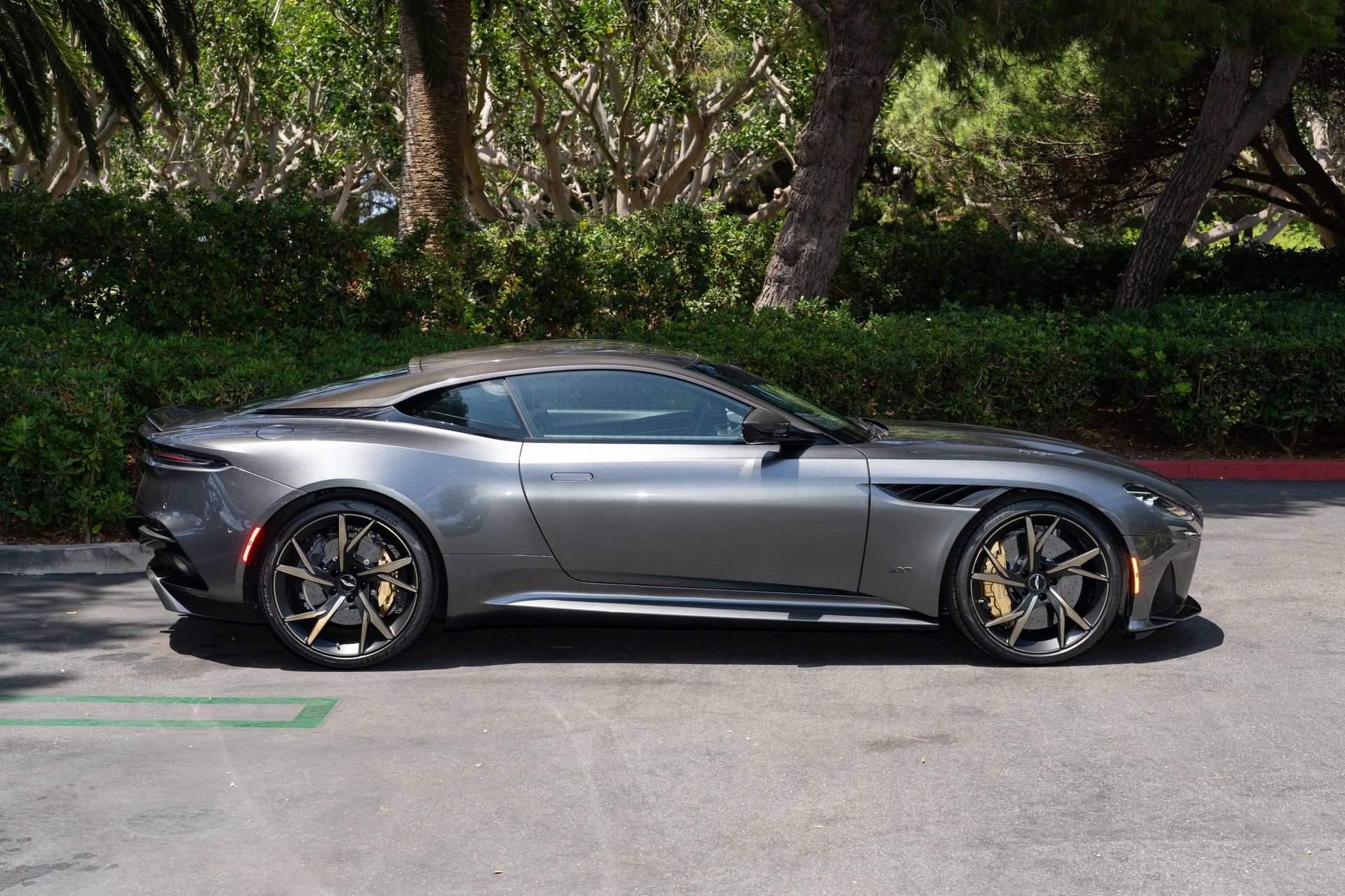 Used 2019 Aston Martin DBS Superleggera RWD image 26