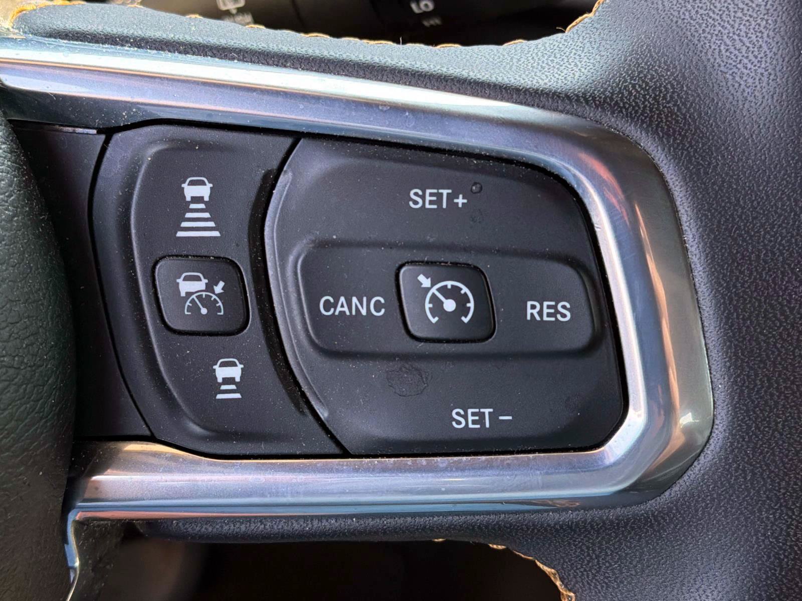 Used 2024 Jeep Wrangler Unlimited Sahara w/ Technology Group AWD/4WD image 18